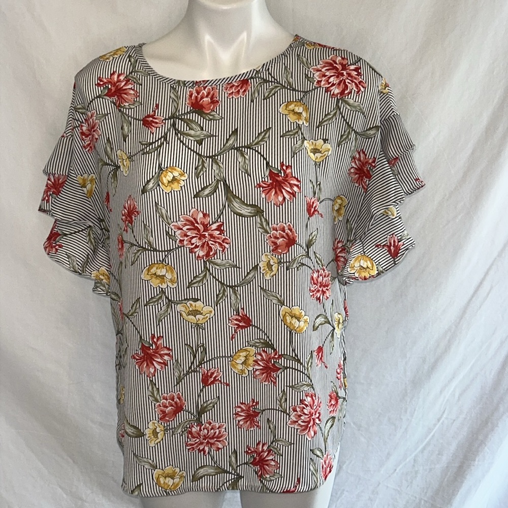 Como Vintage black/floral blouse.